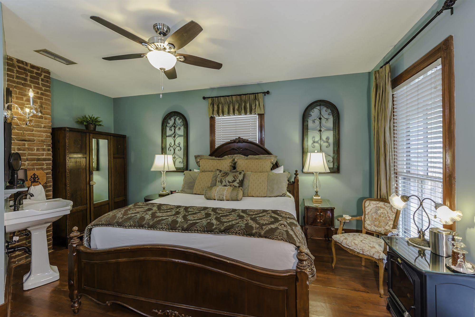 Carriage Way Inn Bed & Breakfast Adults Only - 21 Years Old And Up Сент-Огастин Экстерьер фото