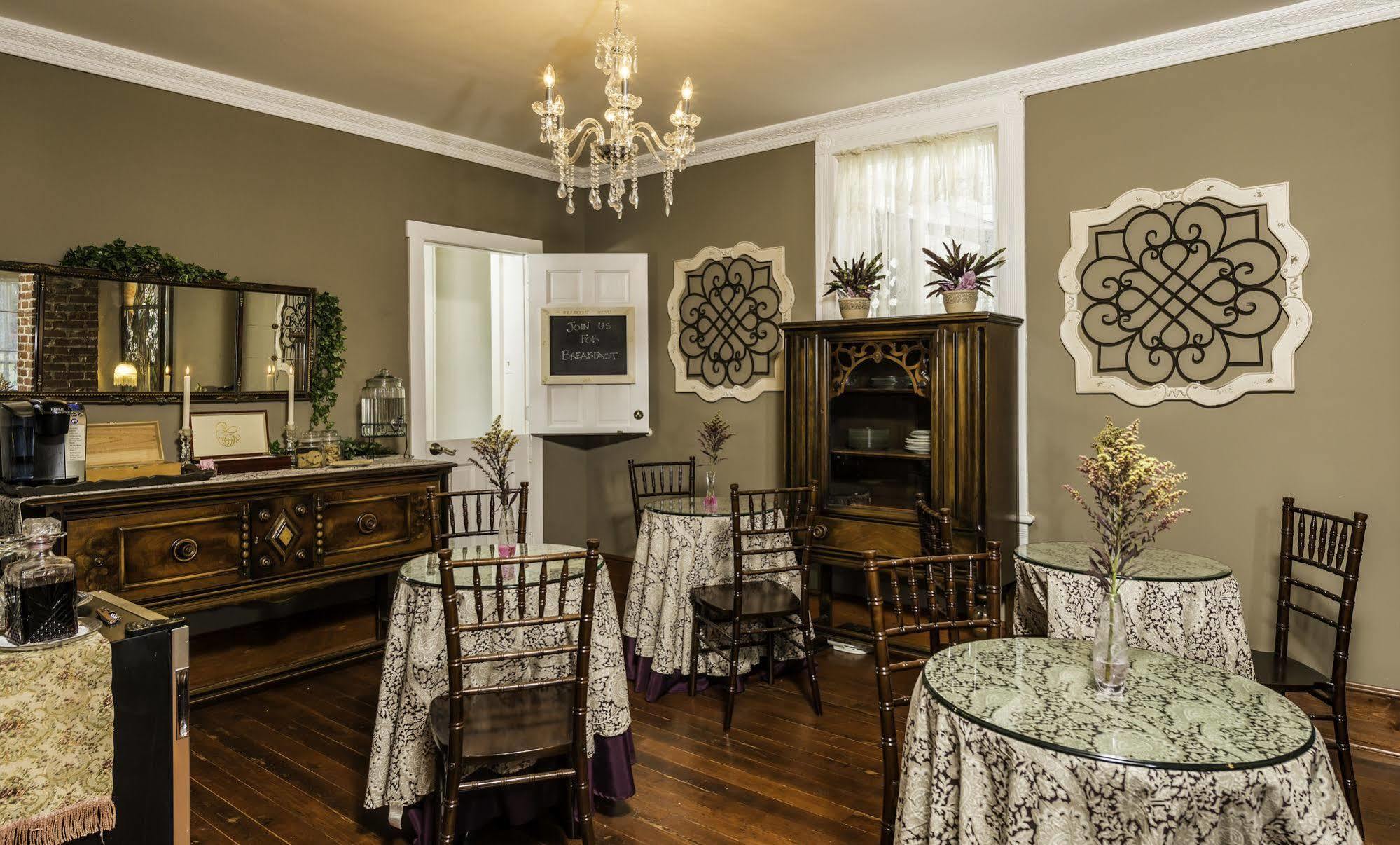 Carriage Way Inn Bed & Breakfast Adults Only - 21 Years Old And Up Сент-Огастин Экстерьер фото